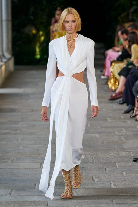 Vita klänningar våren 2022