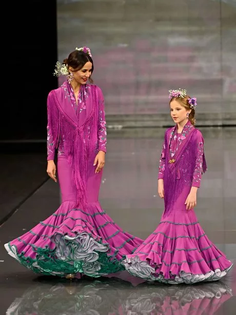 trajes-flamenca-2024-34_3-13 Flamenco klänningar 2024